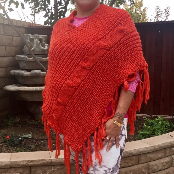 Poncho / sweater - Picture 2 of 2